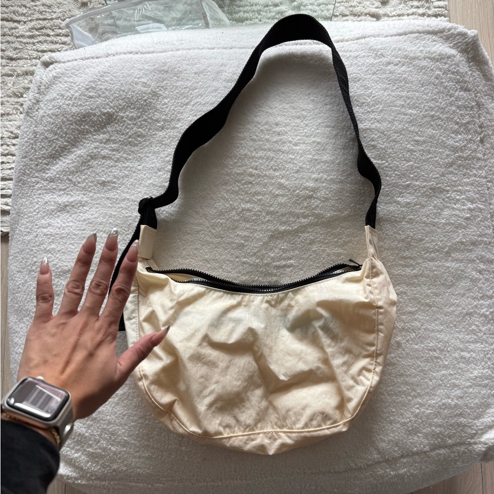BAGGU UEC medium crescent - ivory